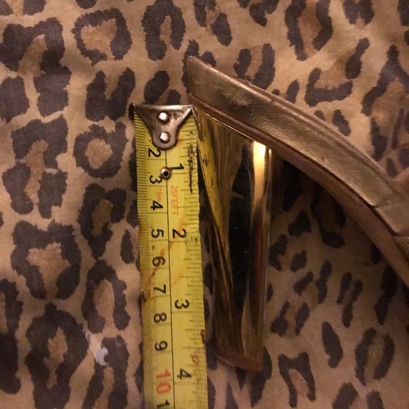 Micheal Kors  size 10 metallic gold w/ clear lucite heel toe strap & gold - Picture 9 of 13